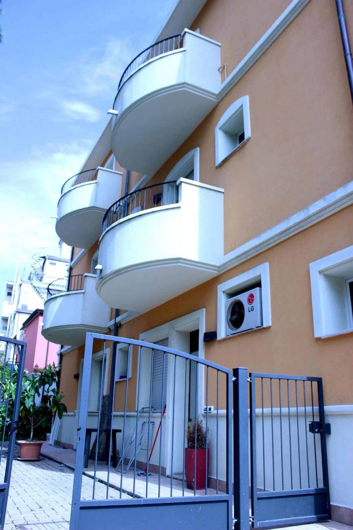 Residence Del Sole Rimini Esterno foto